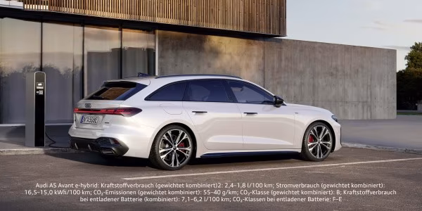 Audi A5 ehybrid an der Ladesäule Audi A5 e-hybrid