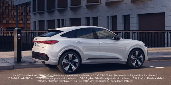 Audi Q3 Sportback e-hybrid an der Ladesäule Audi Q3 e-hybrid