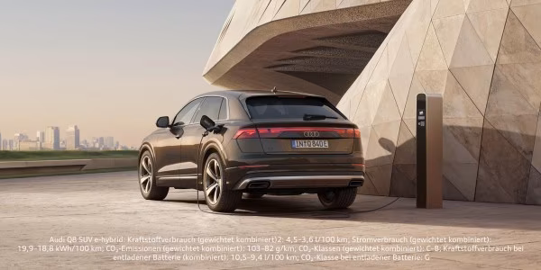 Audi Q8 ehybrid an der Ladesäule Audi Q8 e-hybrid