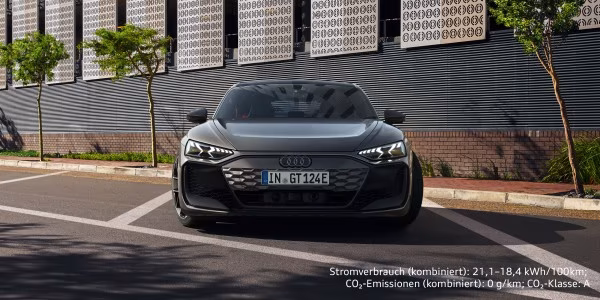 Audi e-tron GT in einer Parklücke
