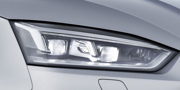 Audi Q3 F3 Türbeleuchtung LED auf AUDI SPORT Nachrüstpaket