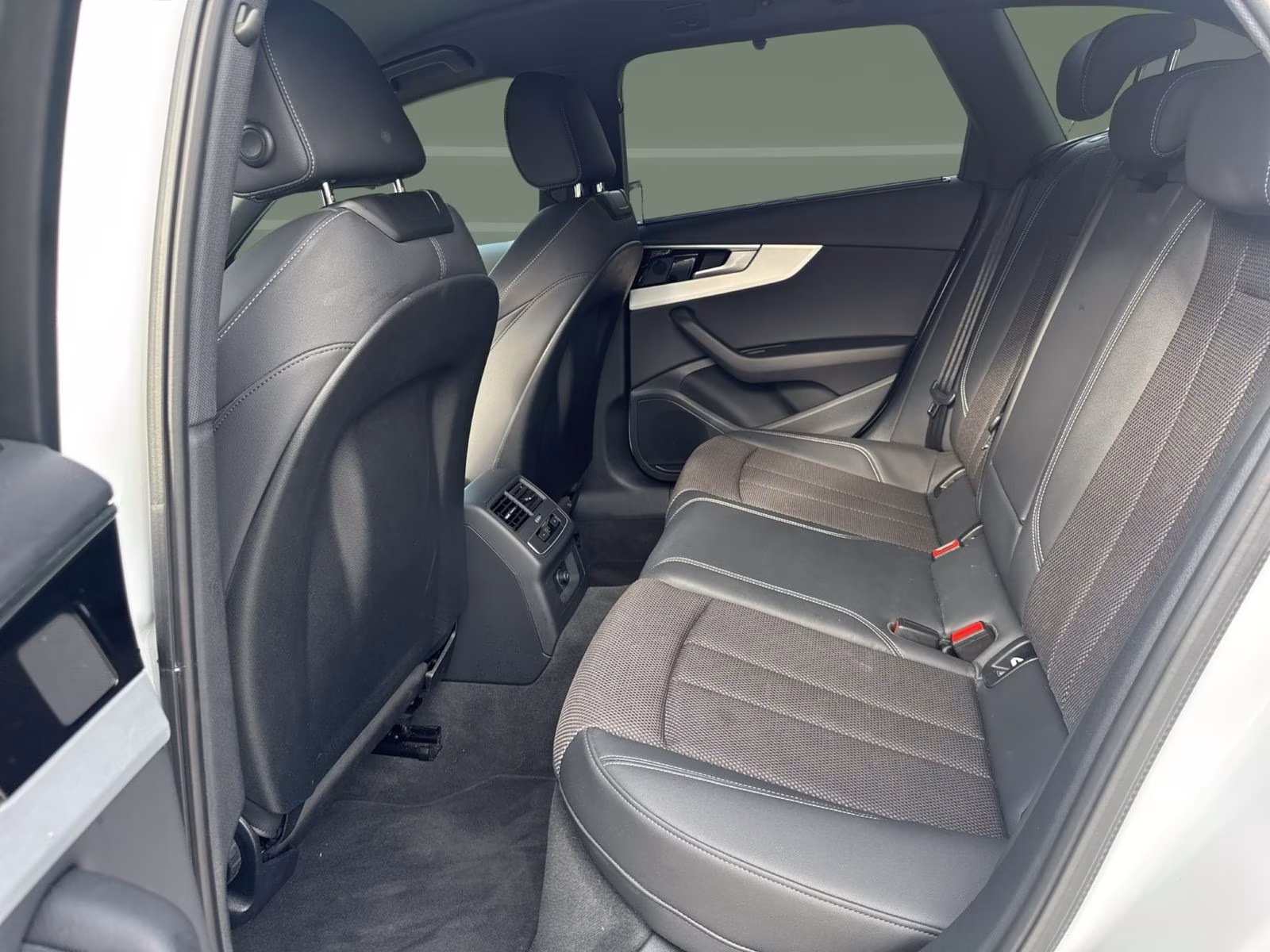 Audi A4 Avant 35 TDI S line LED AHK KAMERA PDC+ ACC