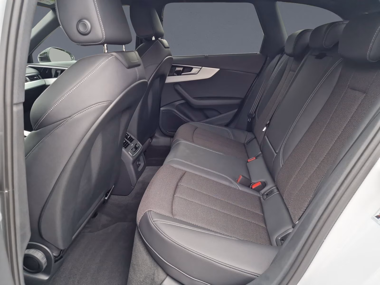 Avant 35 TDI 2x S line LED AHK ACC KAM NAVI S