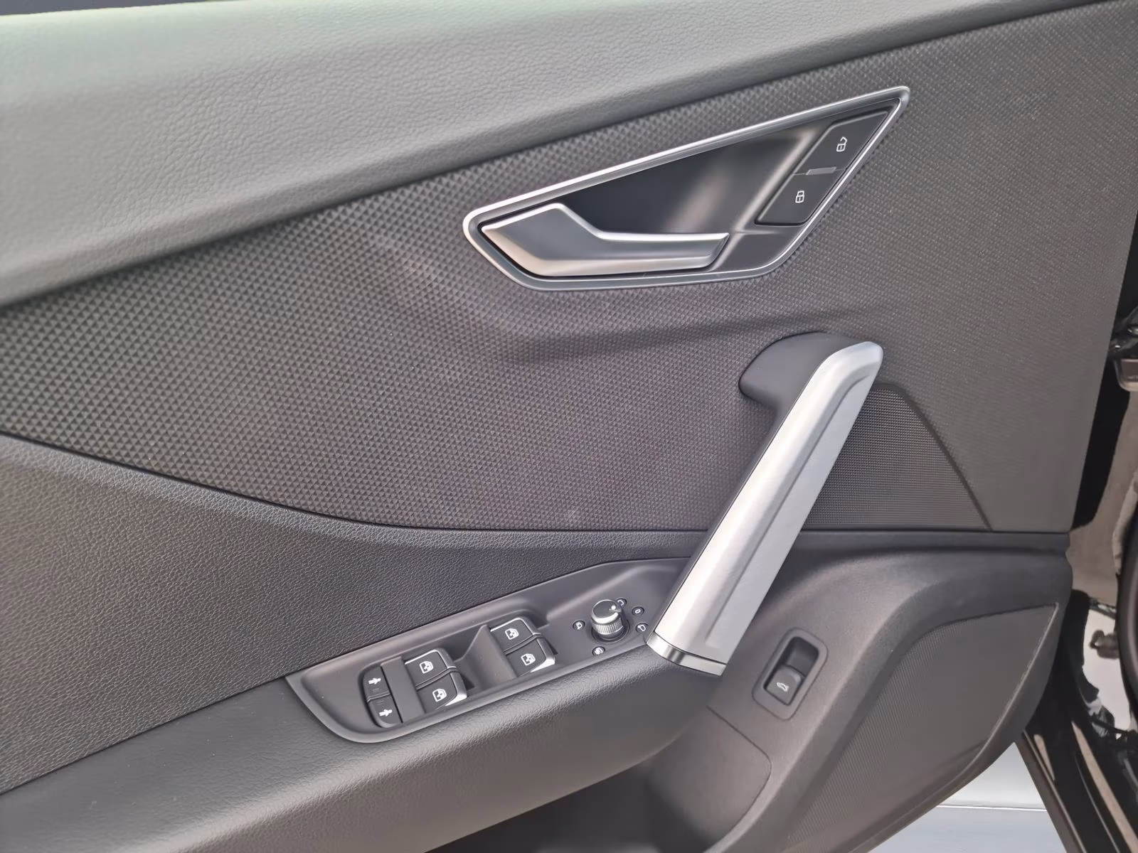 Audi Q2 35 TDI 2x S line MATRIX AHK KAM NAVI 18" Virt