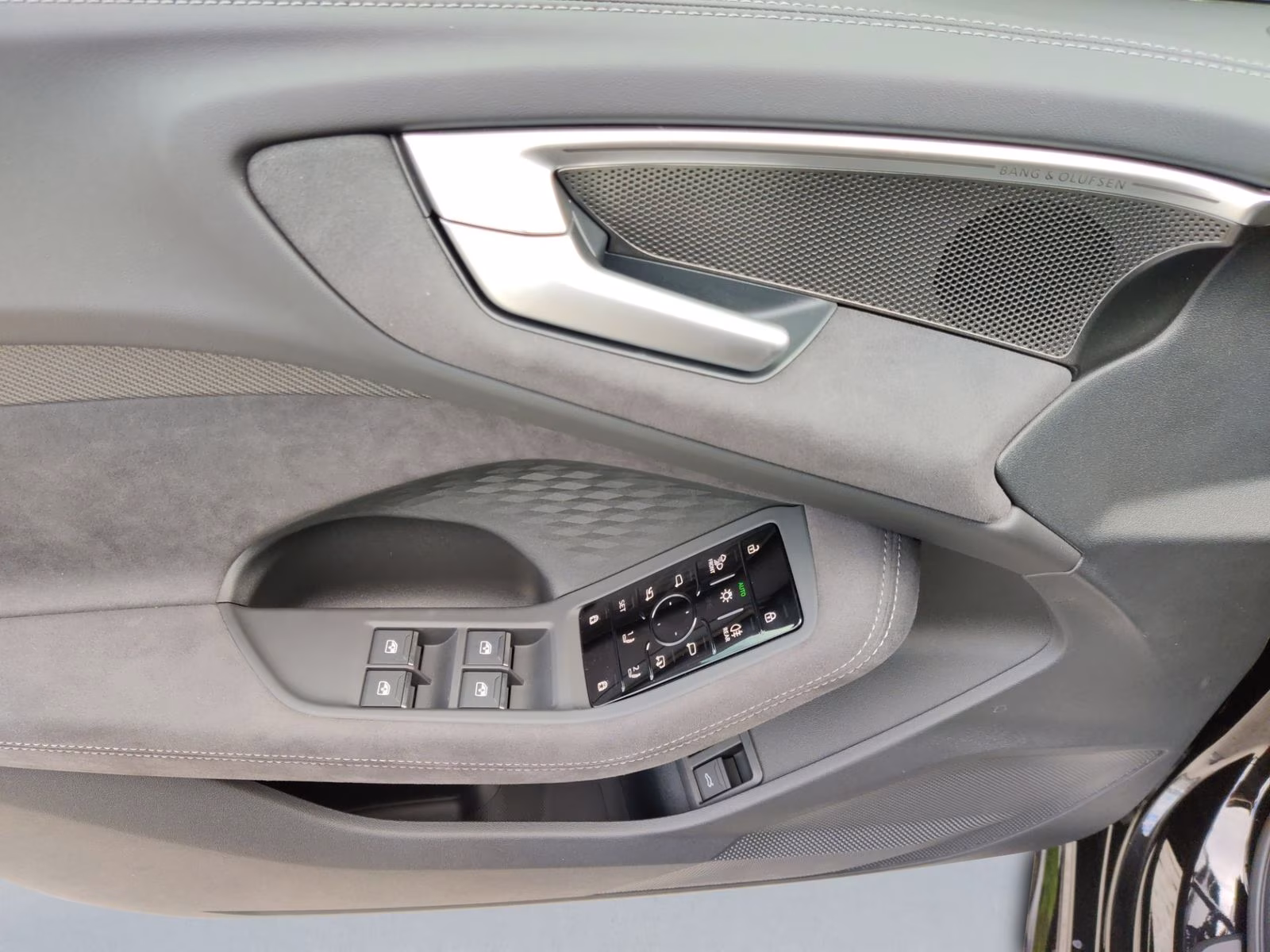 Limousine e-hybrid qu S line edition one Pano