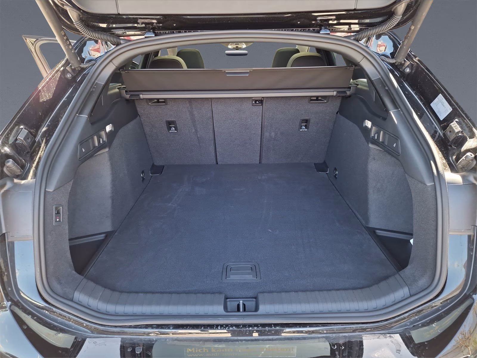 A6 Avant e-tron perform. S line MATRIX Pano 21"