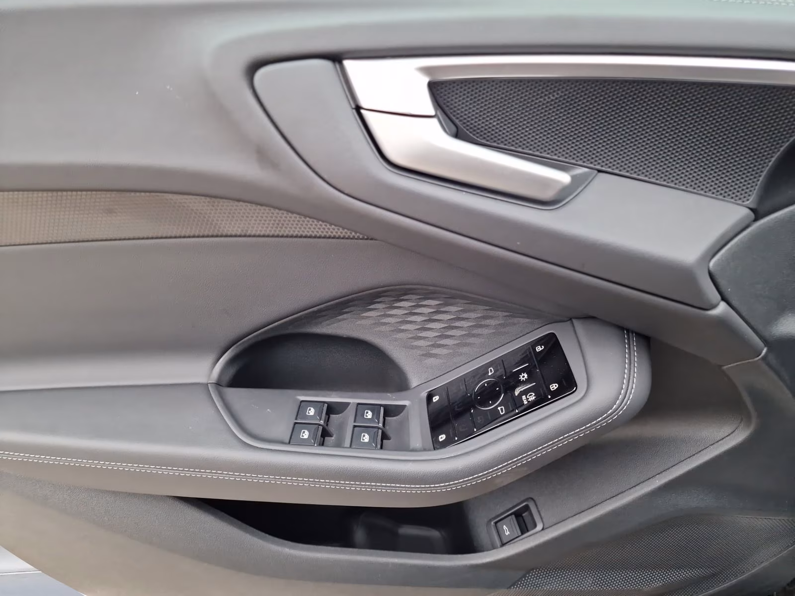 Limousine TDI LED NAVI ACC Kamera Leder 18"