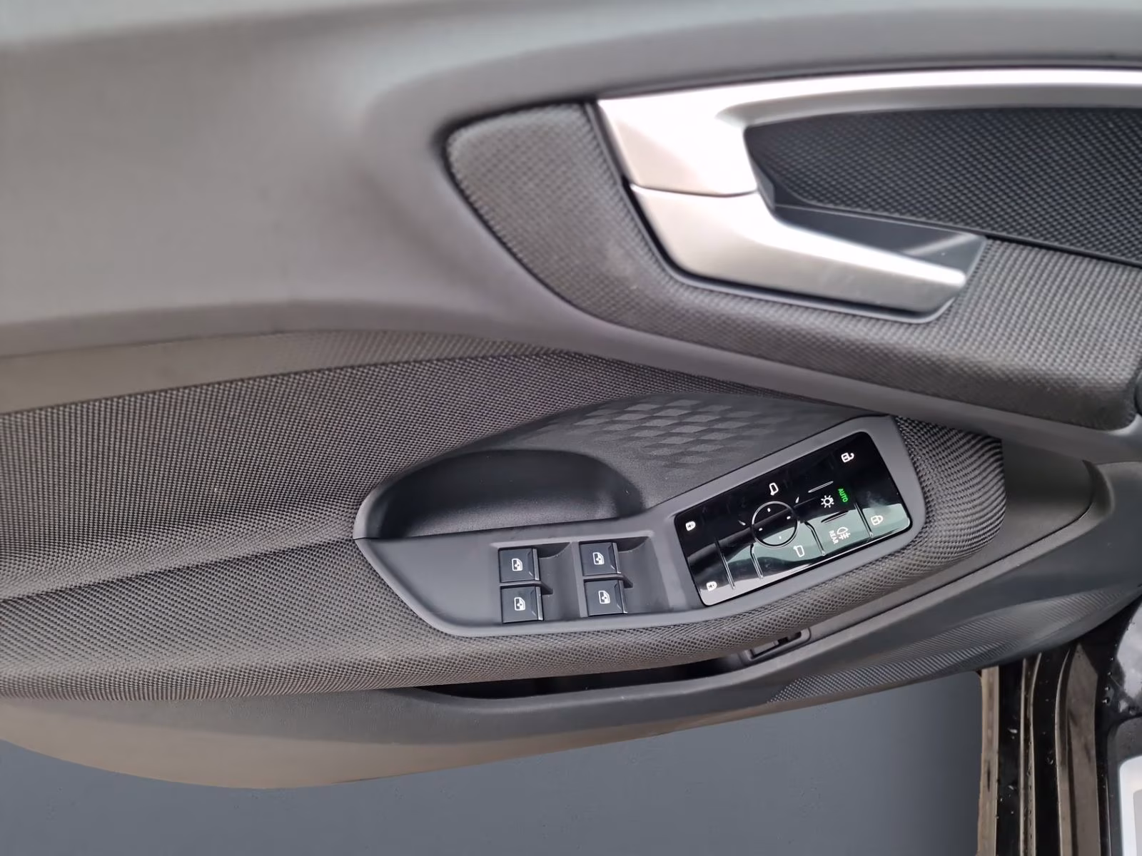 Avant TFSI qu NAVI LED AHK KAM. 18"