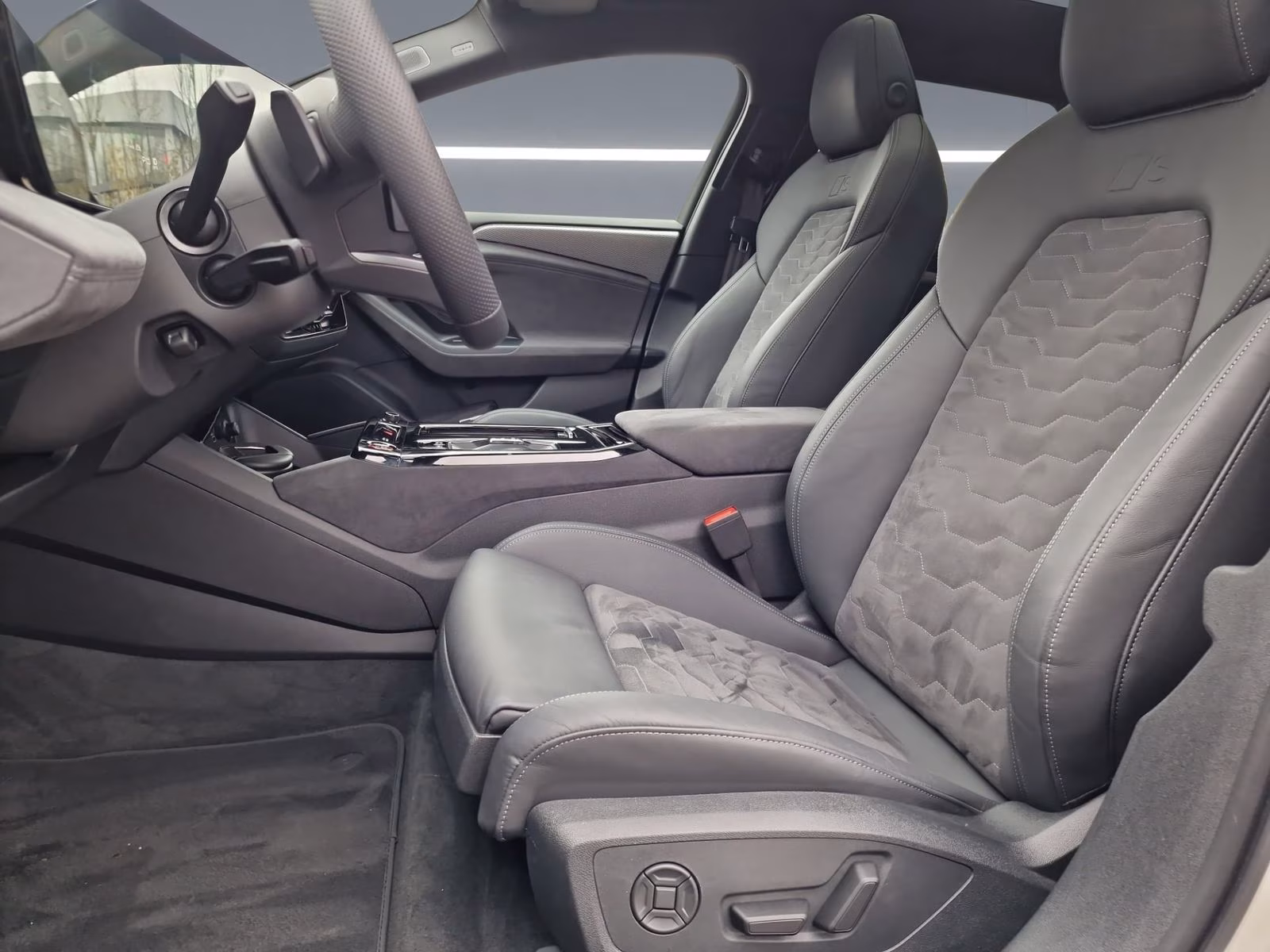 A6 Avant e-tron S line edition one Tech-pro Pano