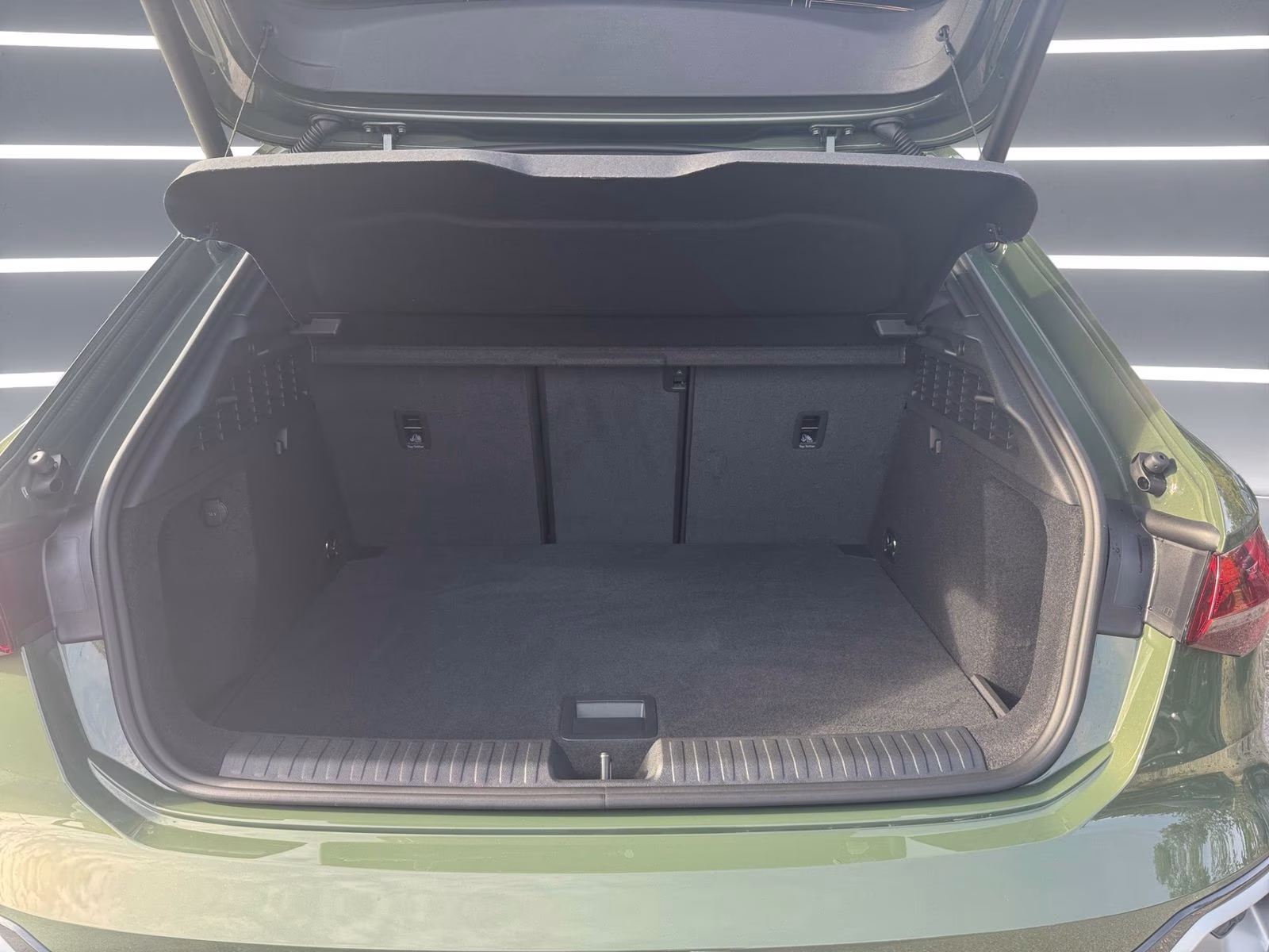 Audi A3 allstreet 35 TDI MATRIX AHK ACC Raute 18" Kam
