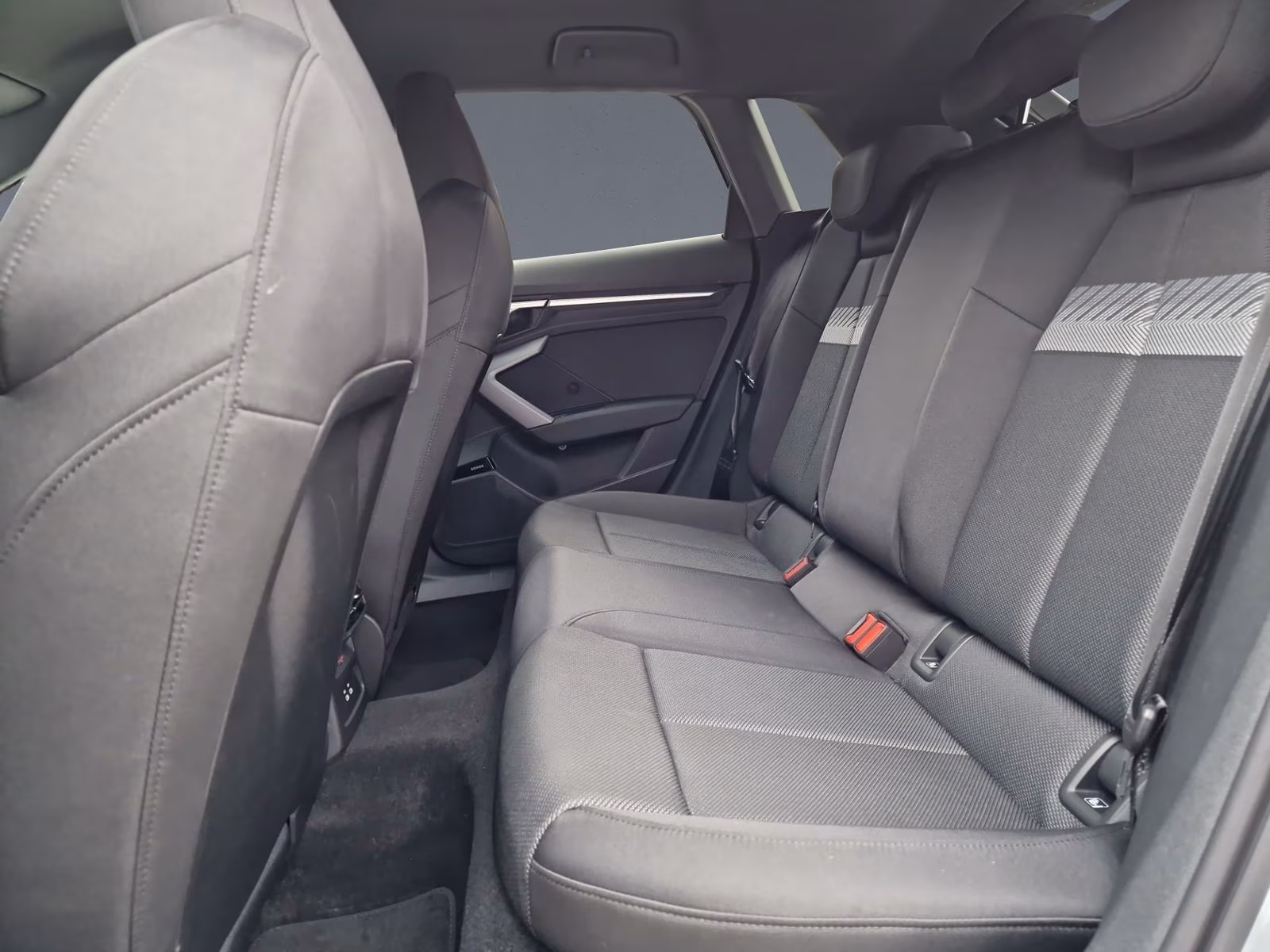 Sportback 35 TDI NAVI+ 18" LED SONOS ACC Adva