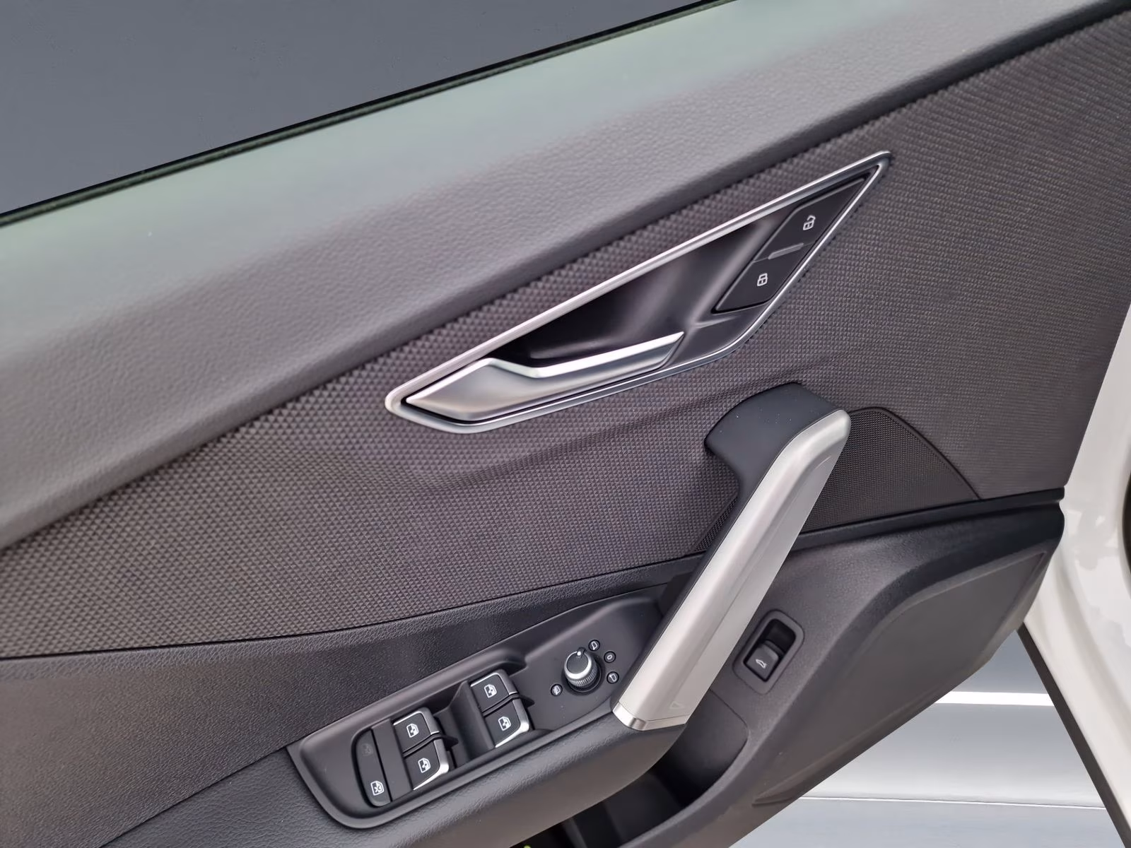 Audi Q2 30 TDI S line LED NAVI virtual Opt-schw+ Kam.
