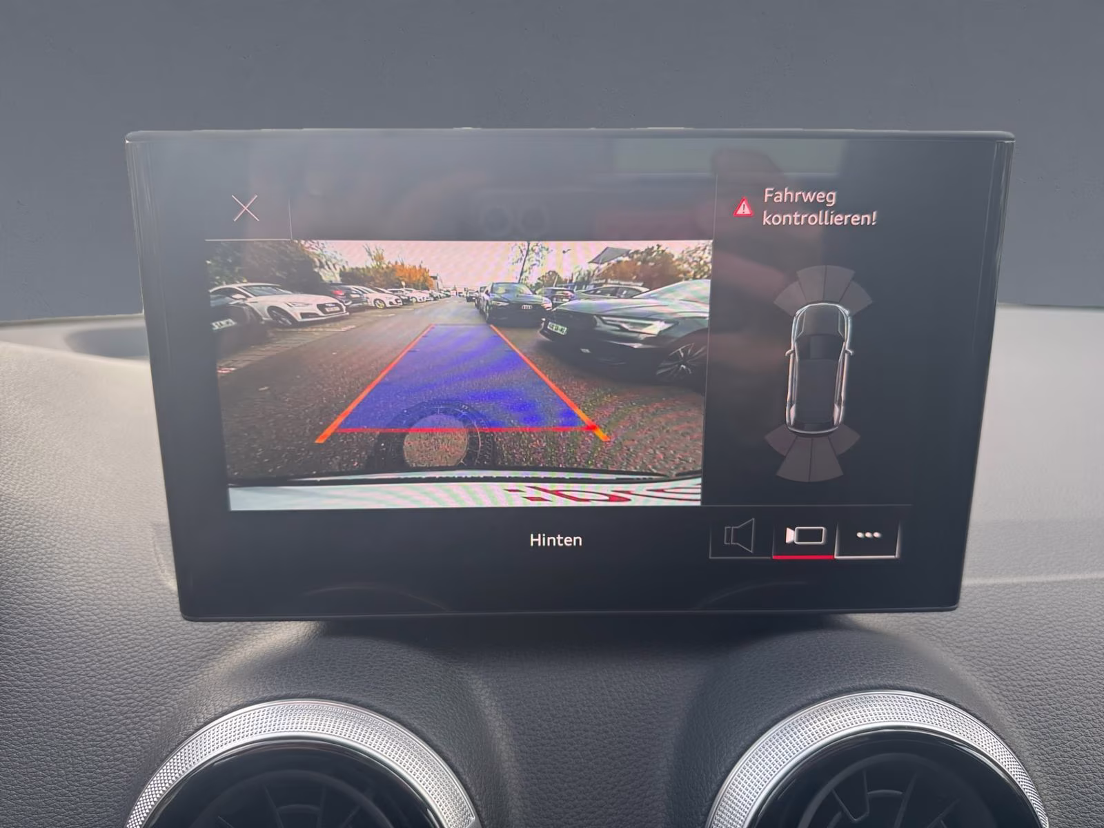 Audi Q2 35 TFSI NAVI ACC AHK Optik-schw.+ 18" advance