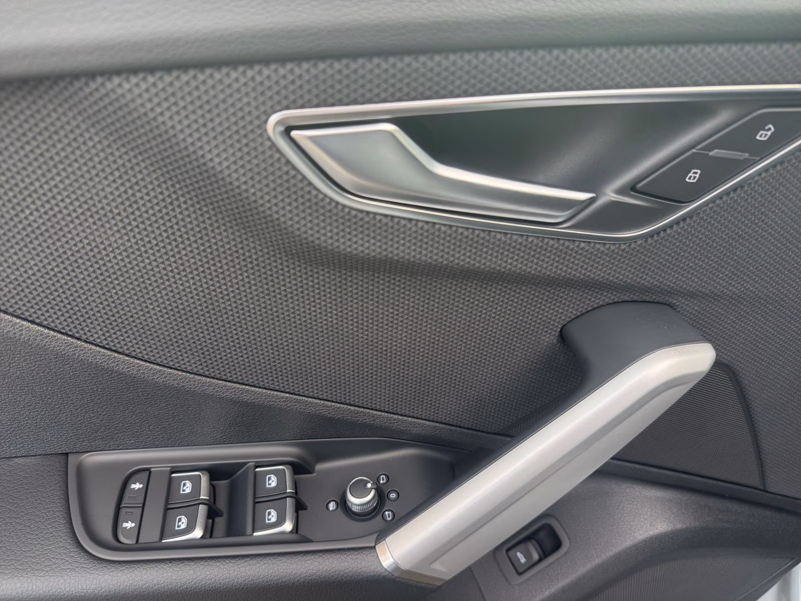 Audi Q2 35 TFSI NAVI ACC AHK Optik-schw.+ 18" advance