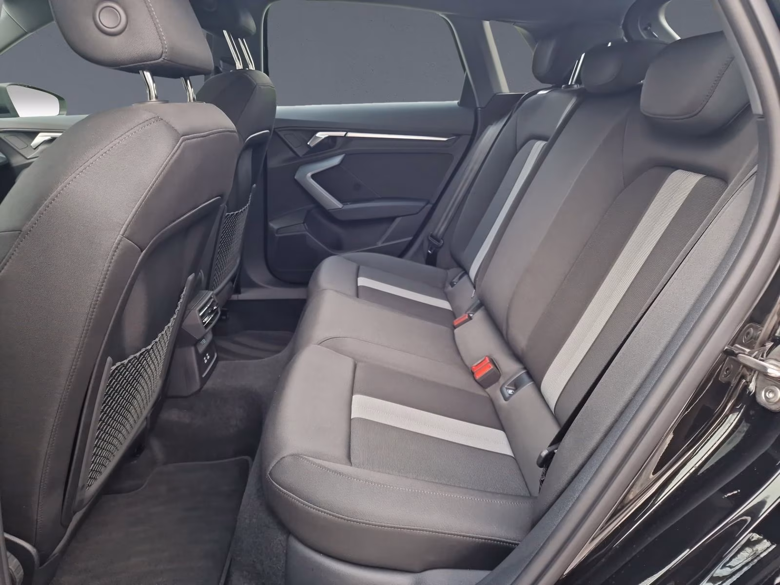 Sportback 35 TDI NAVI+ KAM. 17" ACC Advanced