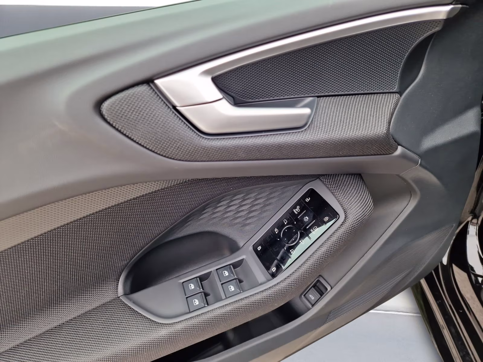 Avant TFSI S line edition one Tech AHK 19"