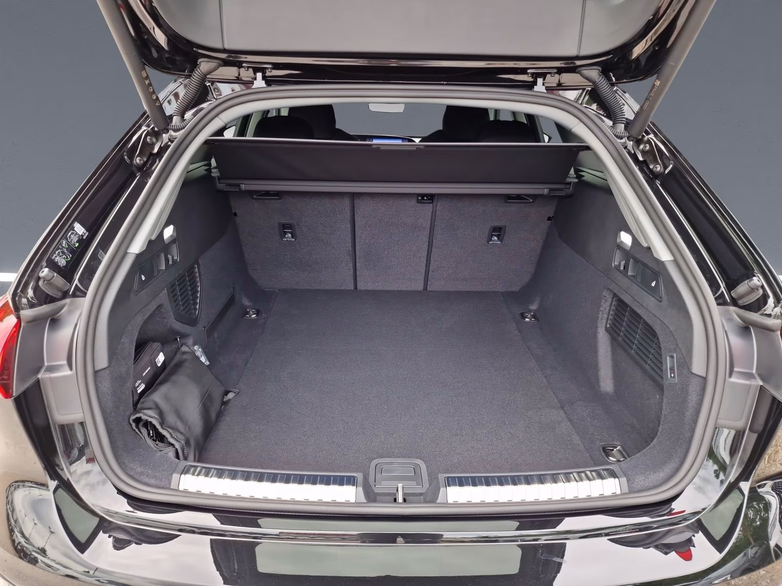 Avant TFSI S line edition one Tech AHK 19"