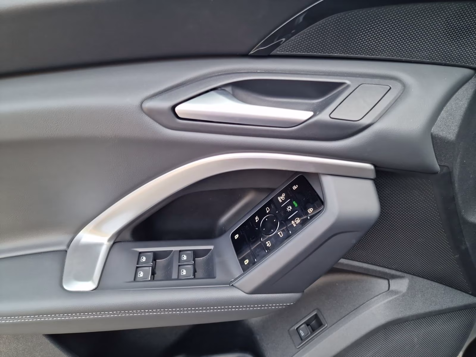 Audi Q5 TDI qu S line edition one Tech plus 21" AHK