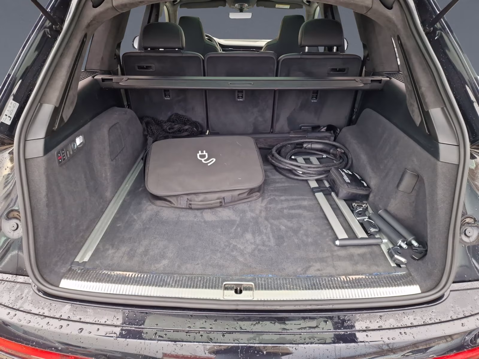 60 TFSI e S line 22" LASER AHK PANO S-Sitze B