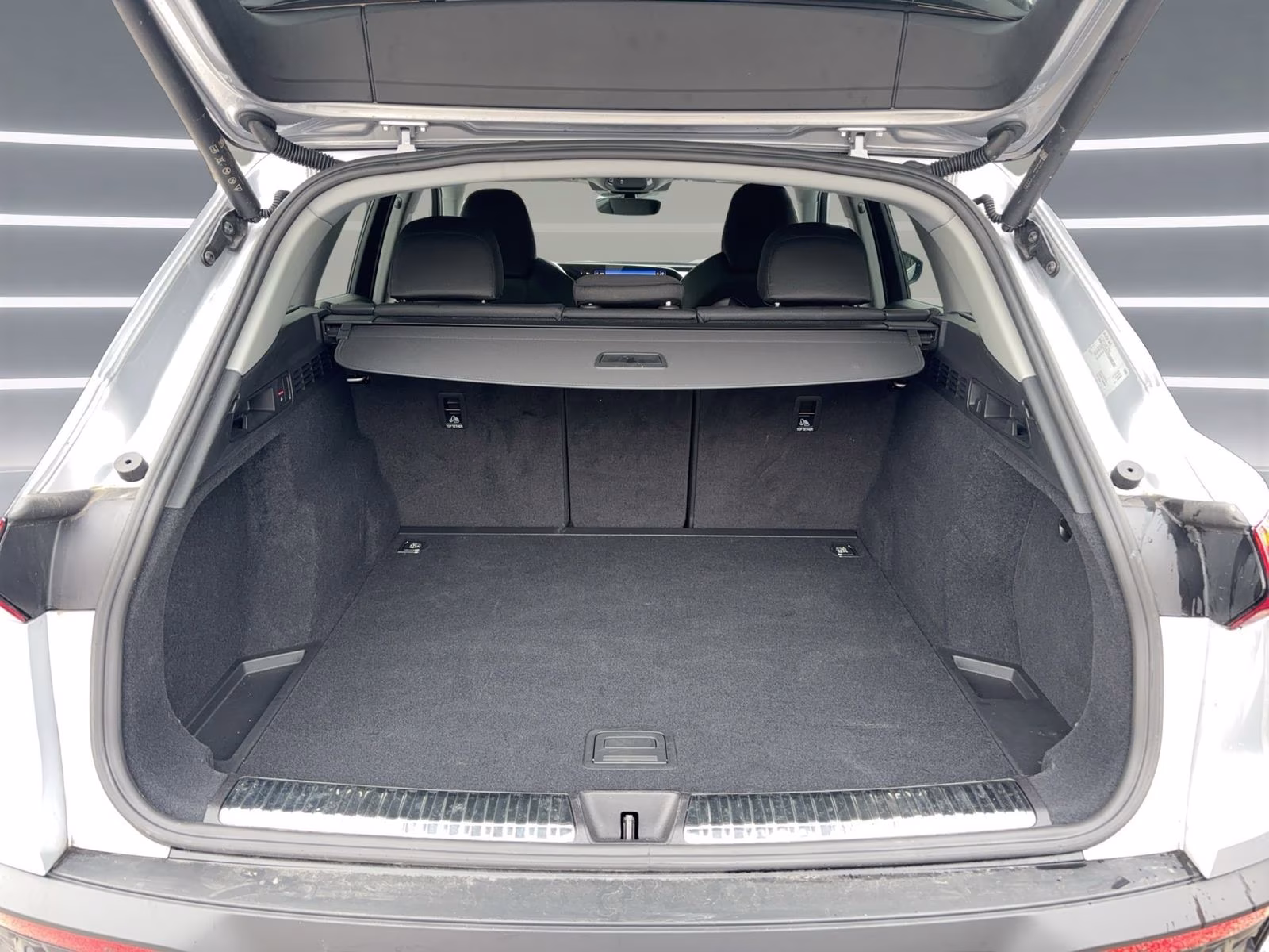 TFSI Tech AHK ACC S-Sitze PDC Kamera LED+ 19"