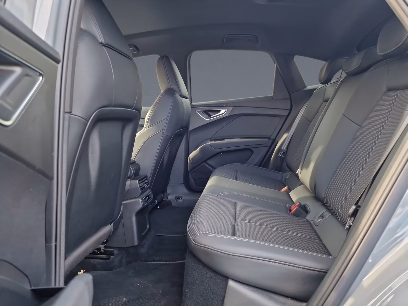 Q4 Sportback e-tron 40 S line Kam. ACC advanced