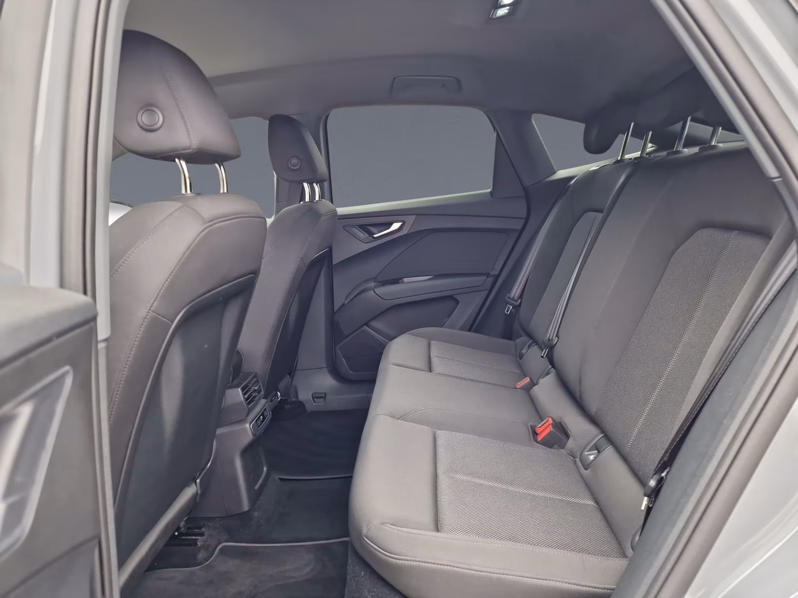 Q4 Sportback e-tron 35 S line NAVI PDC STHZG 20"