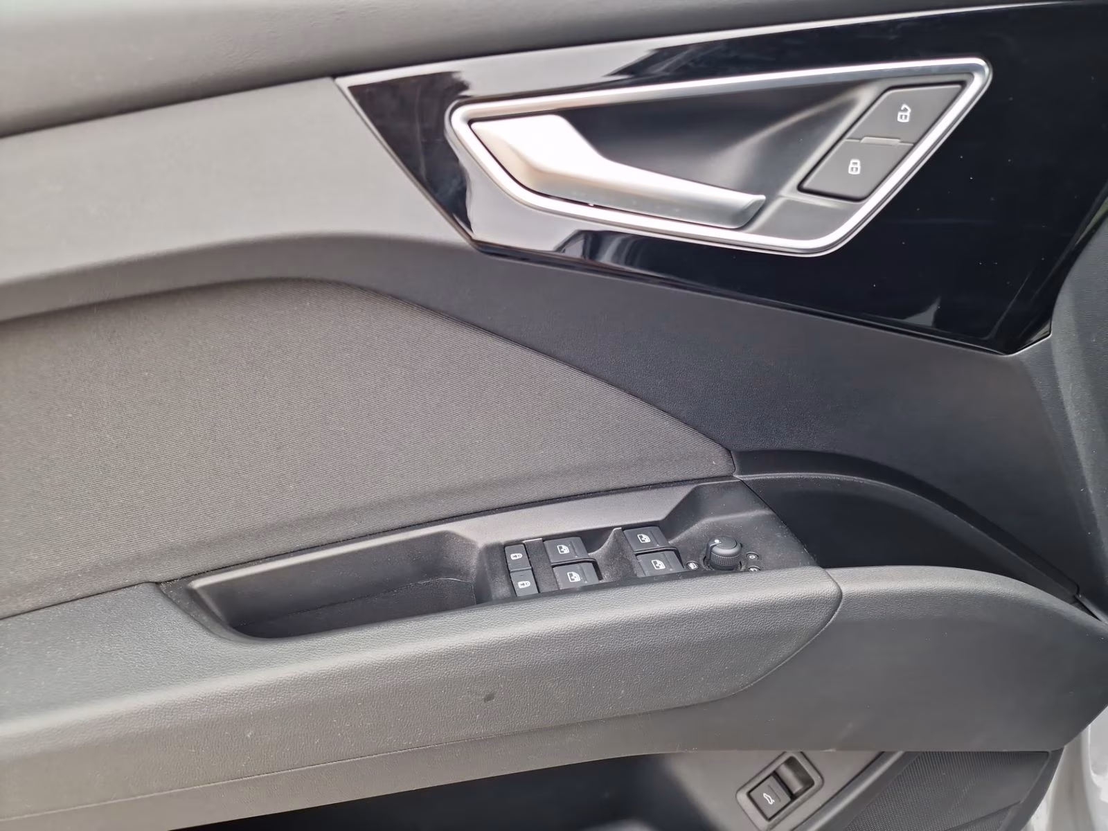 Q4 Sportback e-tron 35 S line NAVI PDC STHZG 20"
