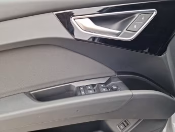 Q4 Sportback e-tron 35 S line NAVI PDC STHZG 20"