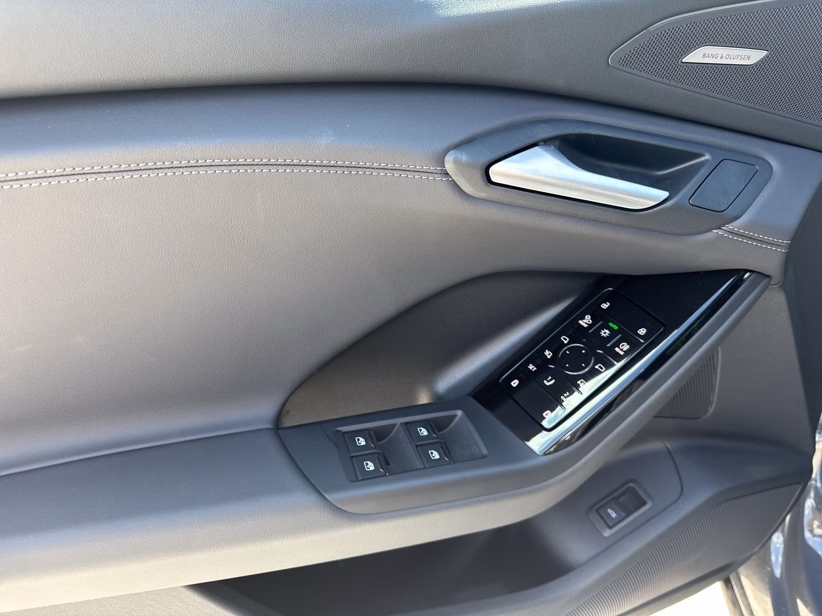 SUV qu Tech+ AHK PANO MATRIX B&amp;O HuD