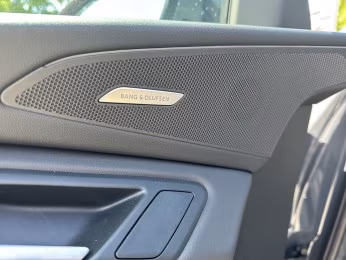 SUV qu Tech+ AHK PANO MATRIX B&amp;O HuD