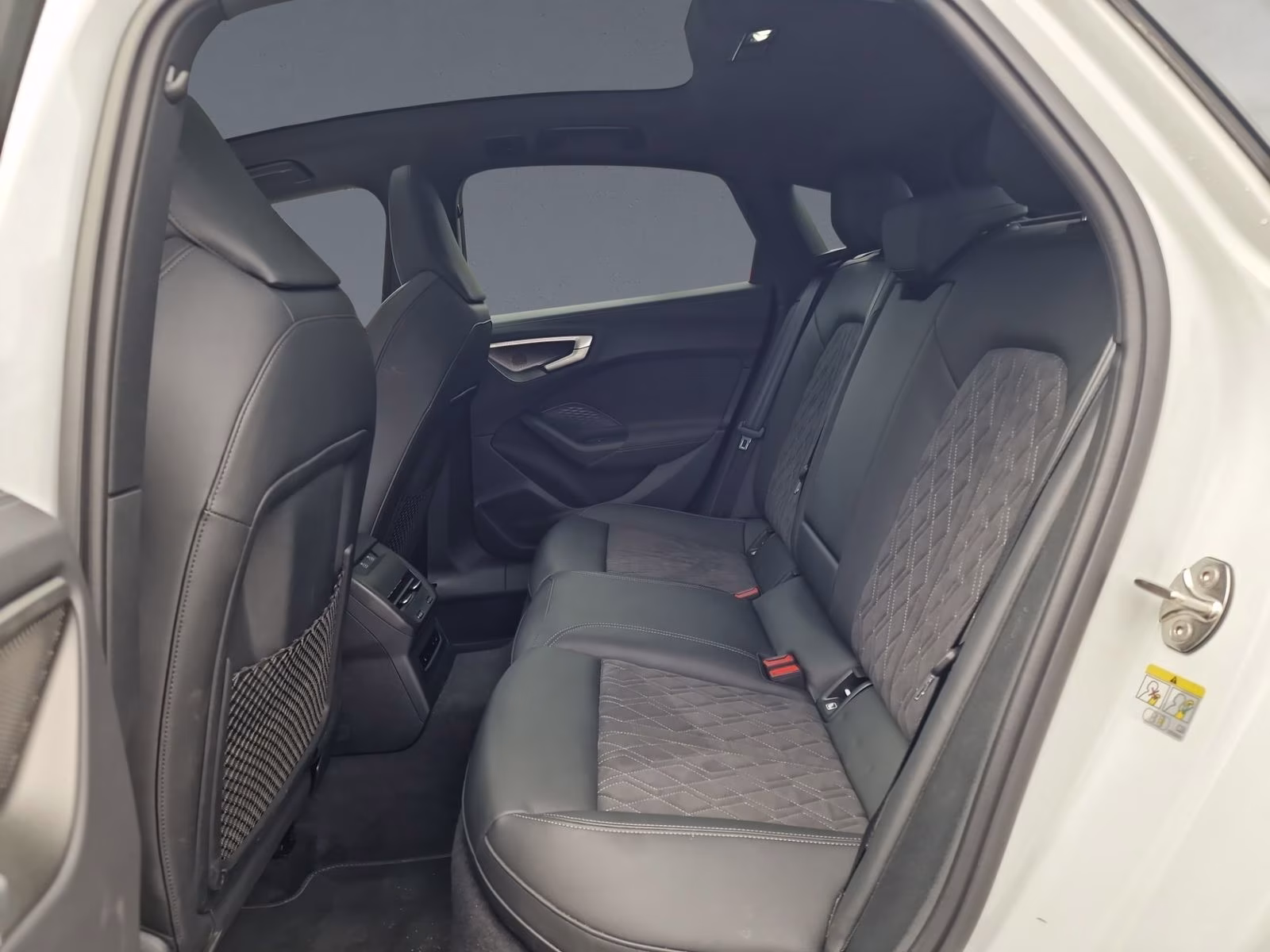 Limousine e-hybrid qu S line Tech pro PANO 20