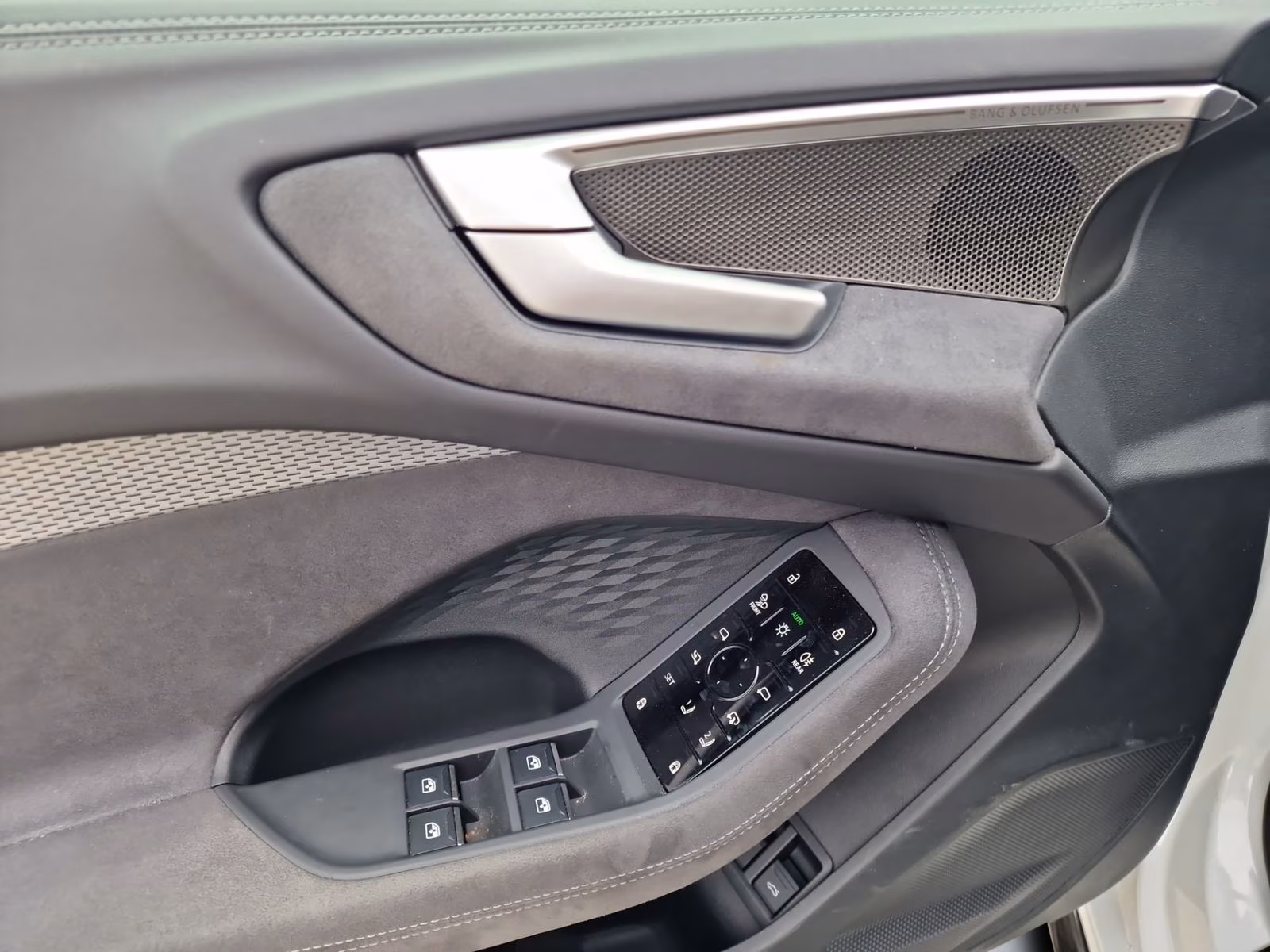 Limousine e-hybrid qu S line Tech pro PANO 20