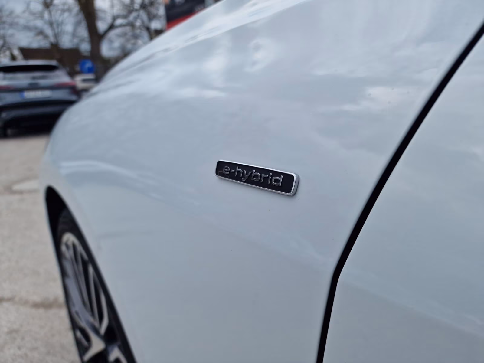 Limousine e-hybrid qu Tech pro AHK PANO 360°