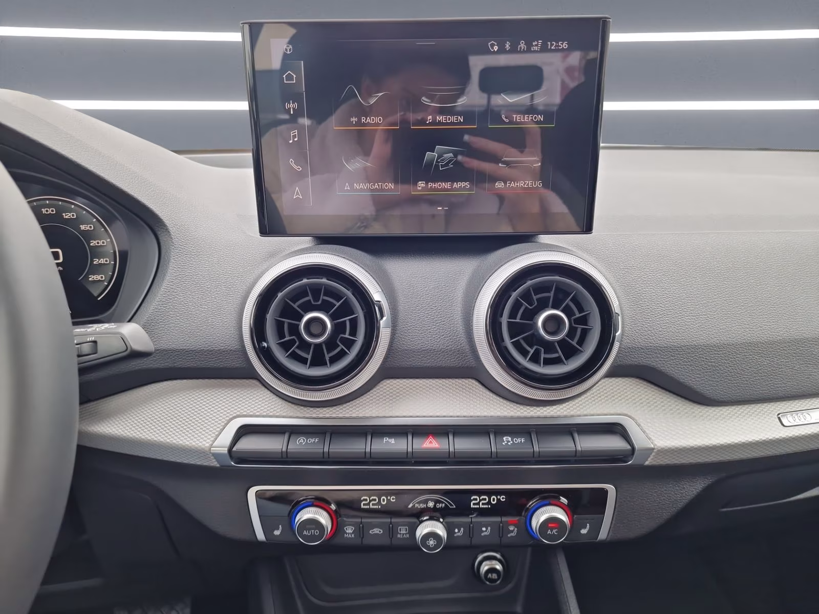 Audi Q2 35 TFSI S line AHK MATRIX KAMERA PDC+ SHZ 17"