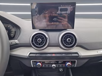 Audi Q2 35 TFSI S line AHK MATRIX KAMERA PDC+ SHZ 17"
