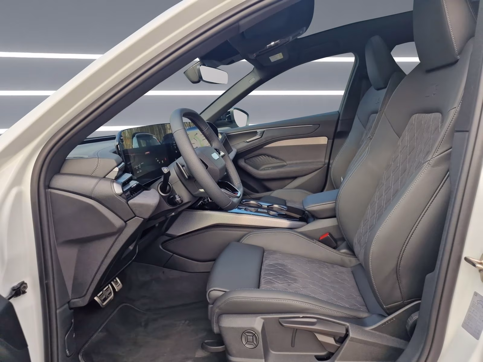 Avant e-hybrid qu edition one Tech+ PANO AHK