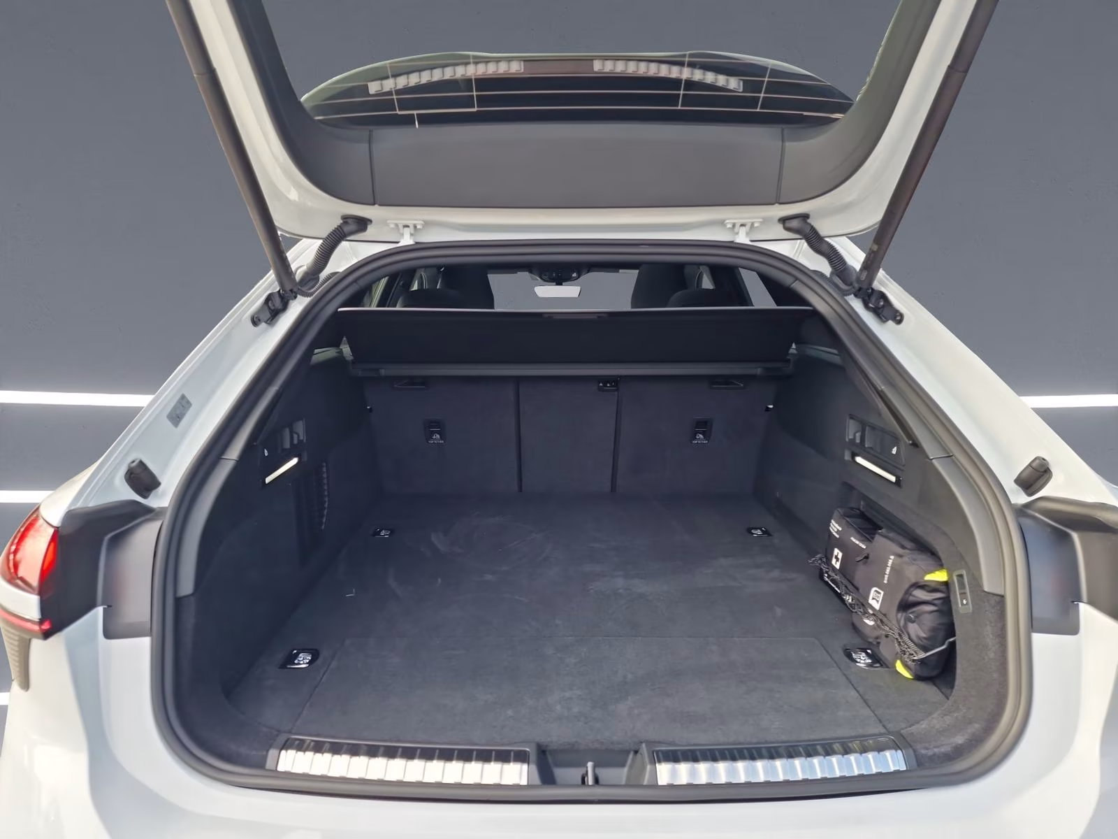 Avant e-hybrid qu edition one Tech+ PANO AHK