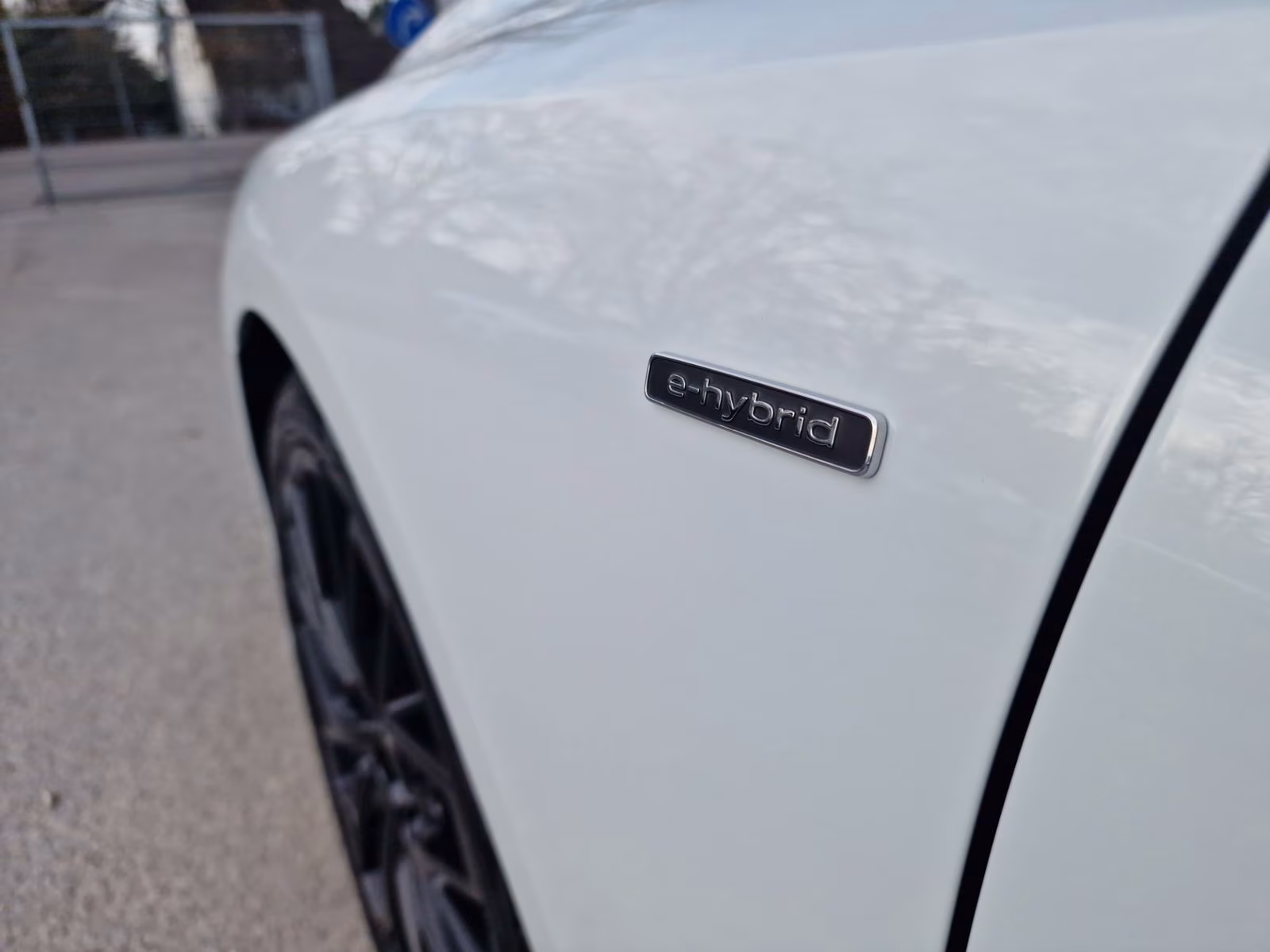 Avant e-hybrid qu edition one Tech+ PANO AHK