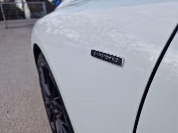 Avant e-hybrid qu edition one Tech+ PANO AHK