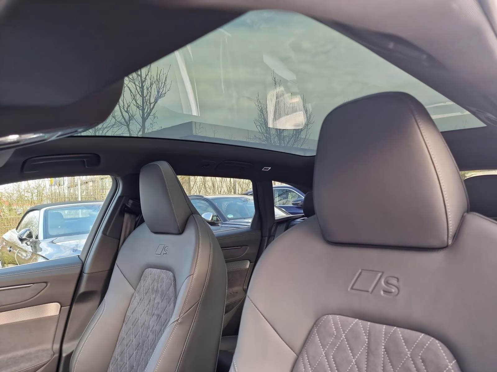 Avant e-hybrid qu edition one Tech+ PANO AHK