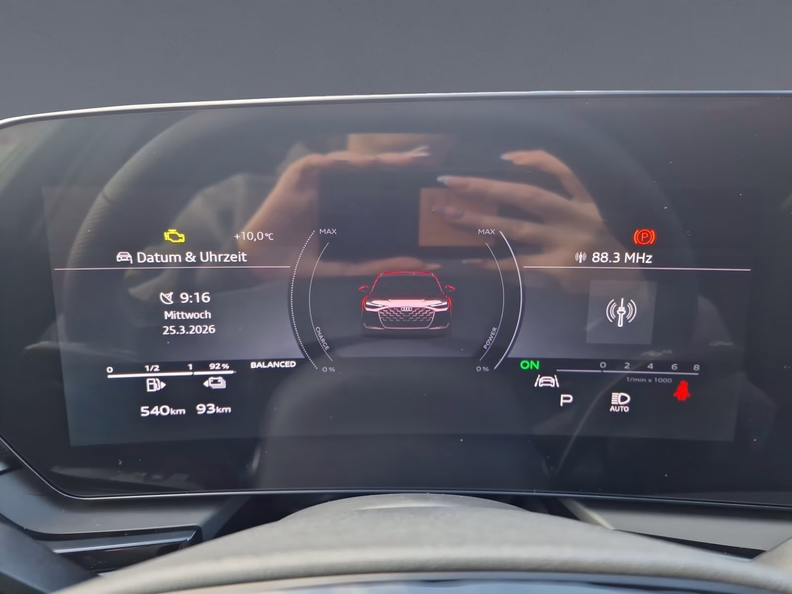 Avant e-hybrid qu edition one Tech+ PANO AHK
