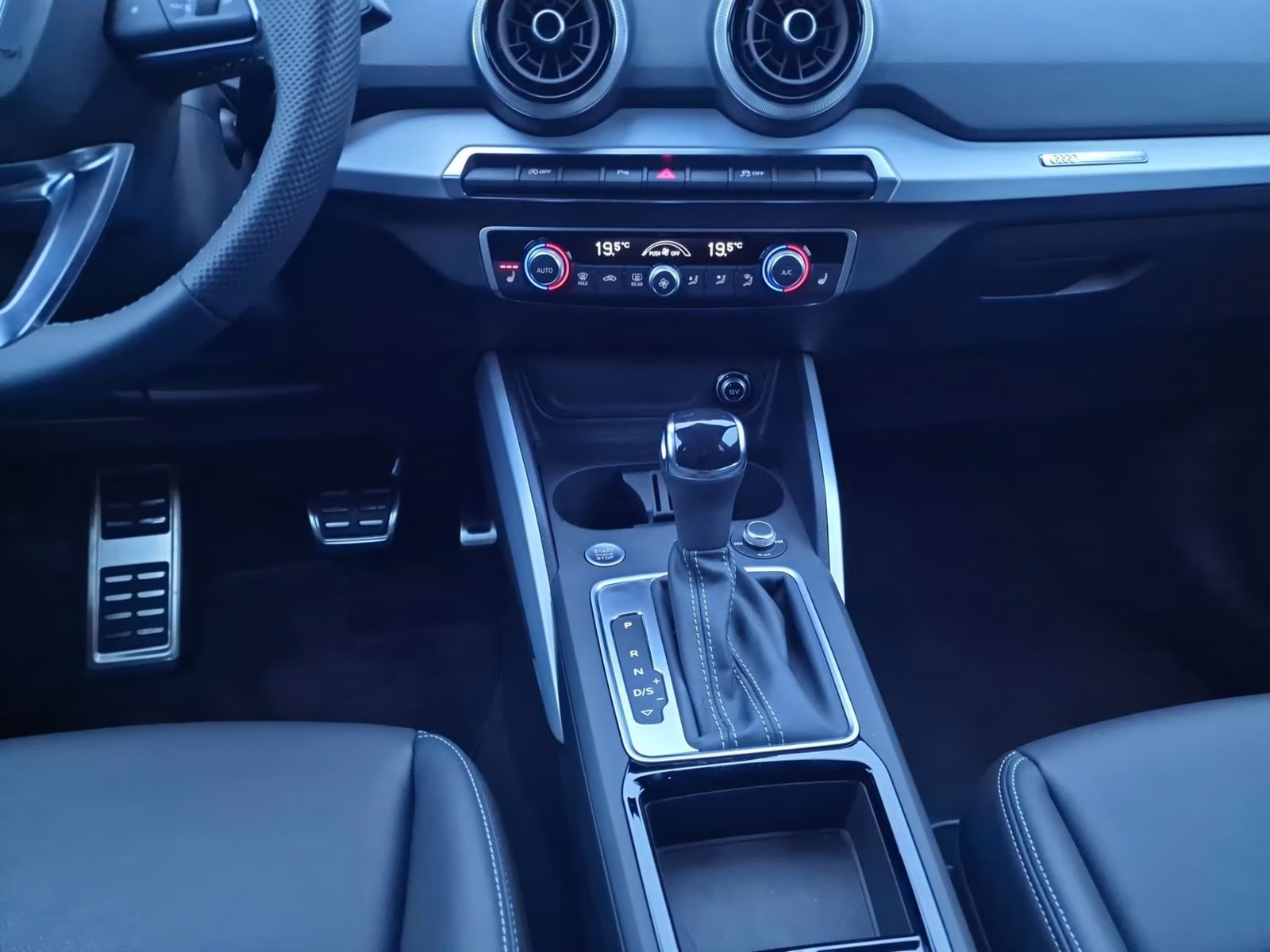 Audi Q2 35 TDI S line MATRIX KAMERA AHK ACC SHZ 18"