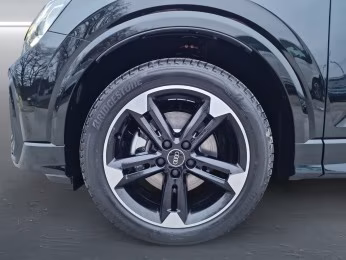 Audi Q2 35 TDI S line MATRIX KAMERA AHK ACC SHZ 18"