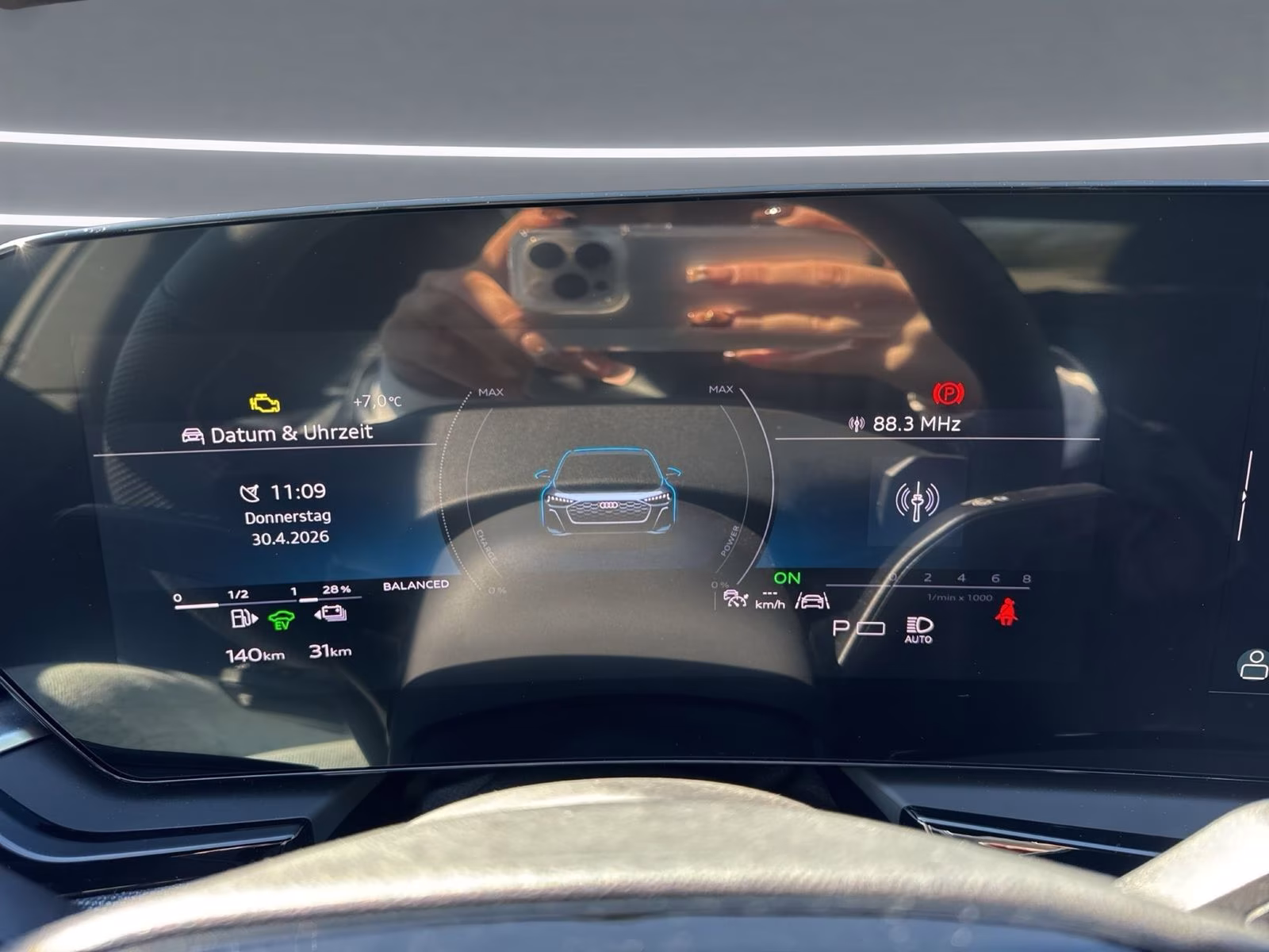 Limousine e-hybrid qu edition one Tech+ AHK