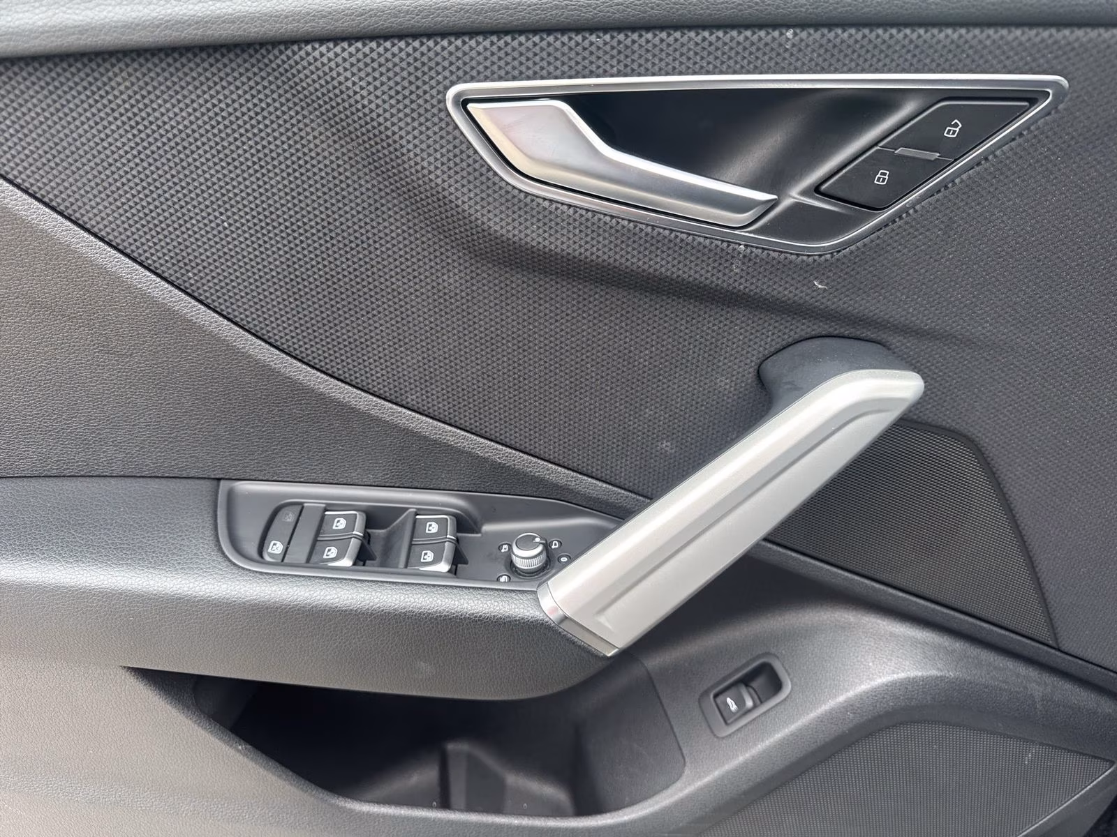 Audi Q2 40 TFSI qu advanced KAMERA ACC PDC Optik-schw