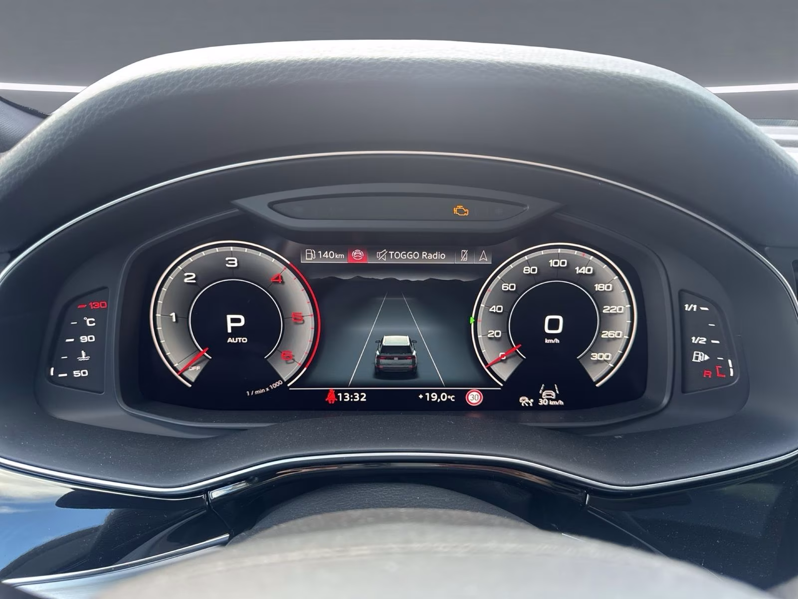 Audi Q8 TDI qu S line LASER Luft Pano AHK Allradlenk