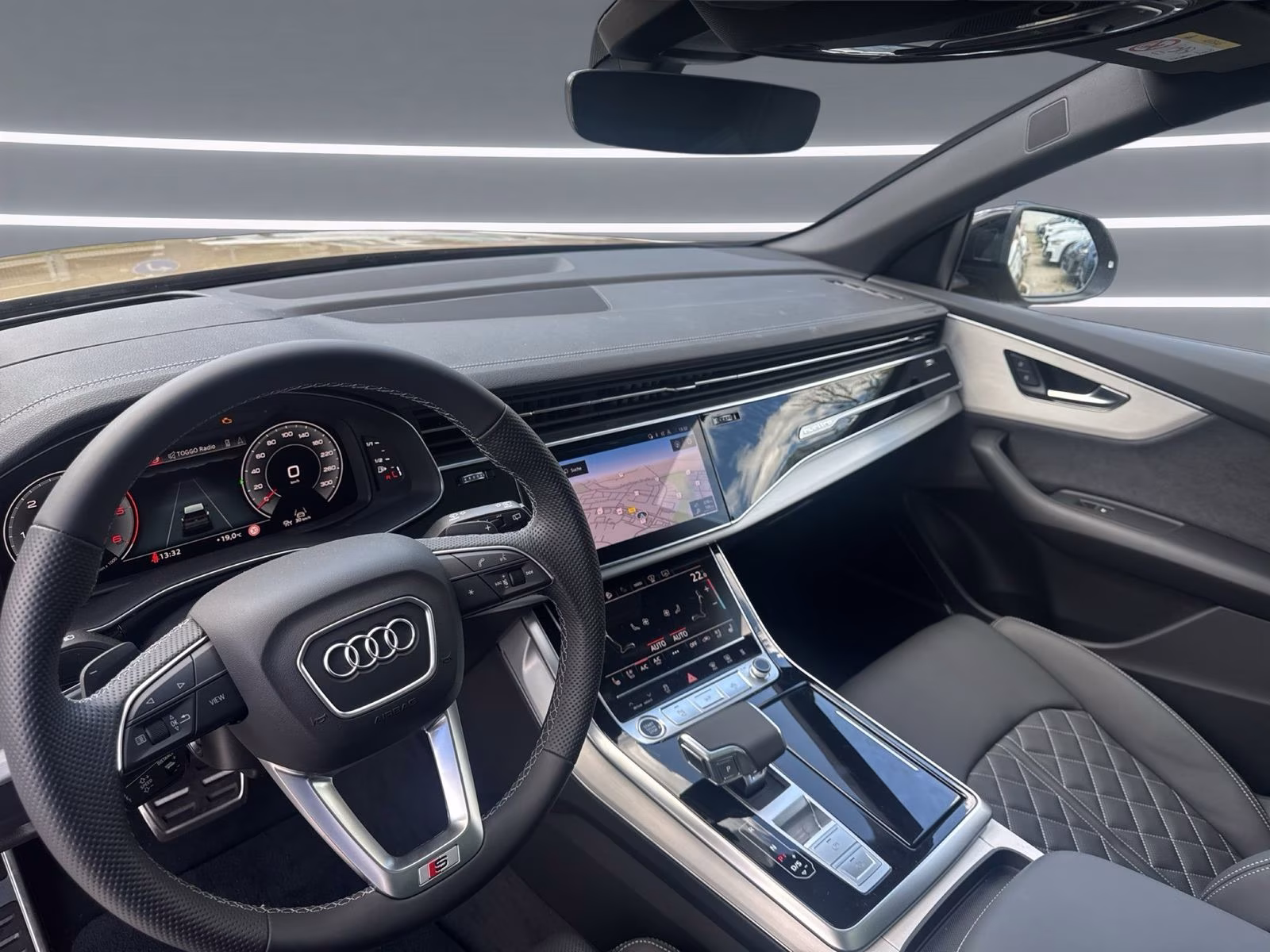 Audi Q8 TDI qu S line LASER Luft Pano AHK Allradlenk
