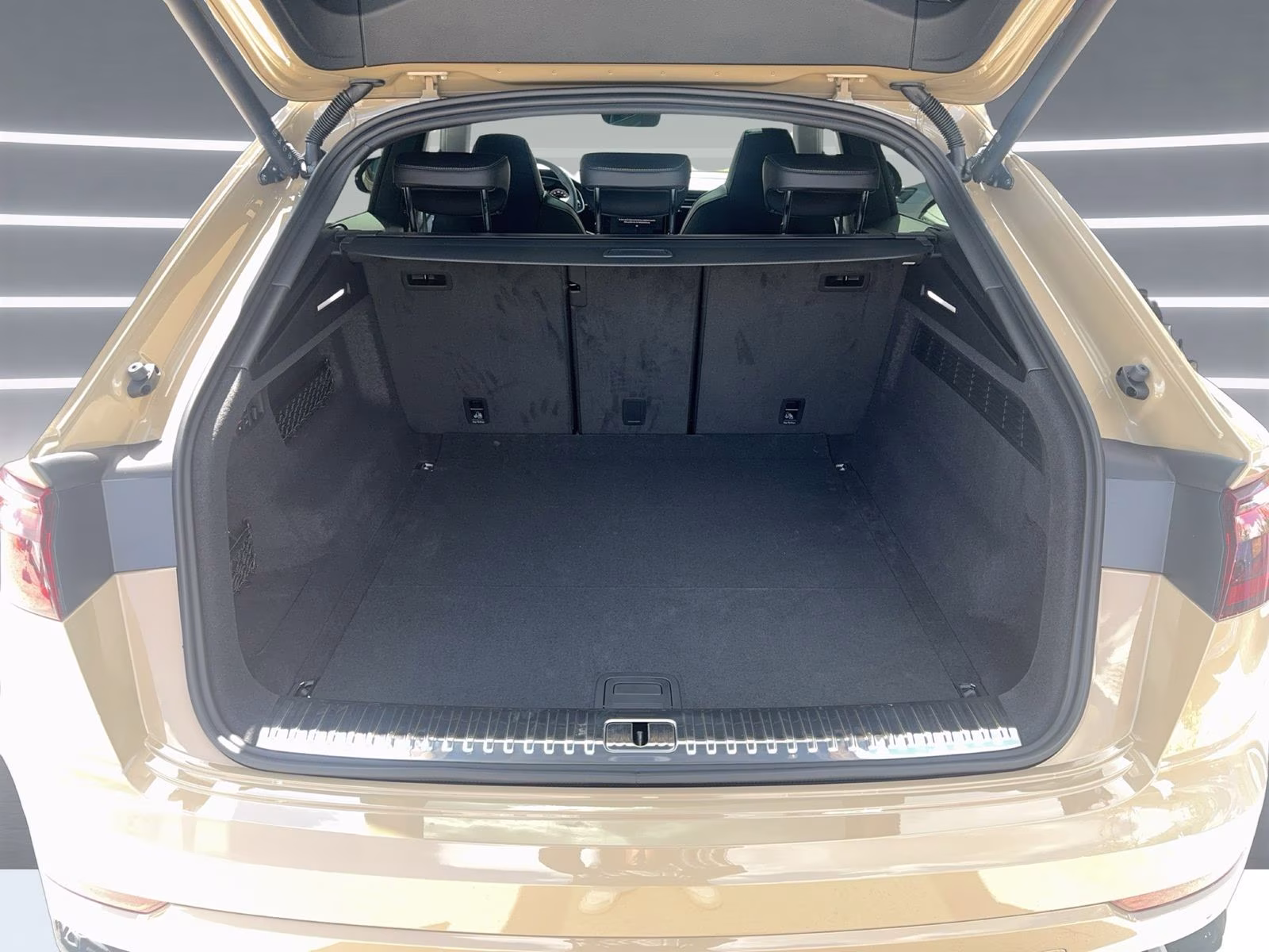 Audi Q8 TDI qu S line LASER Luft Pano AHK Allradlenk