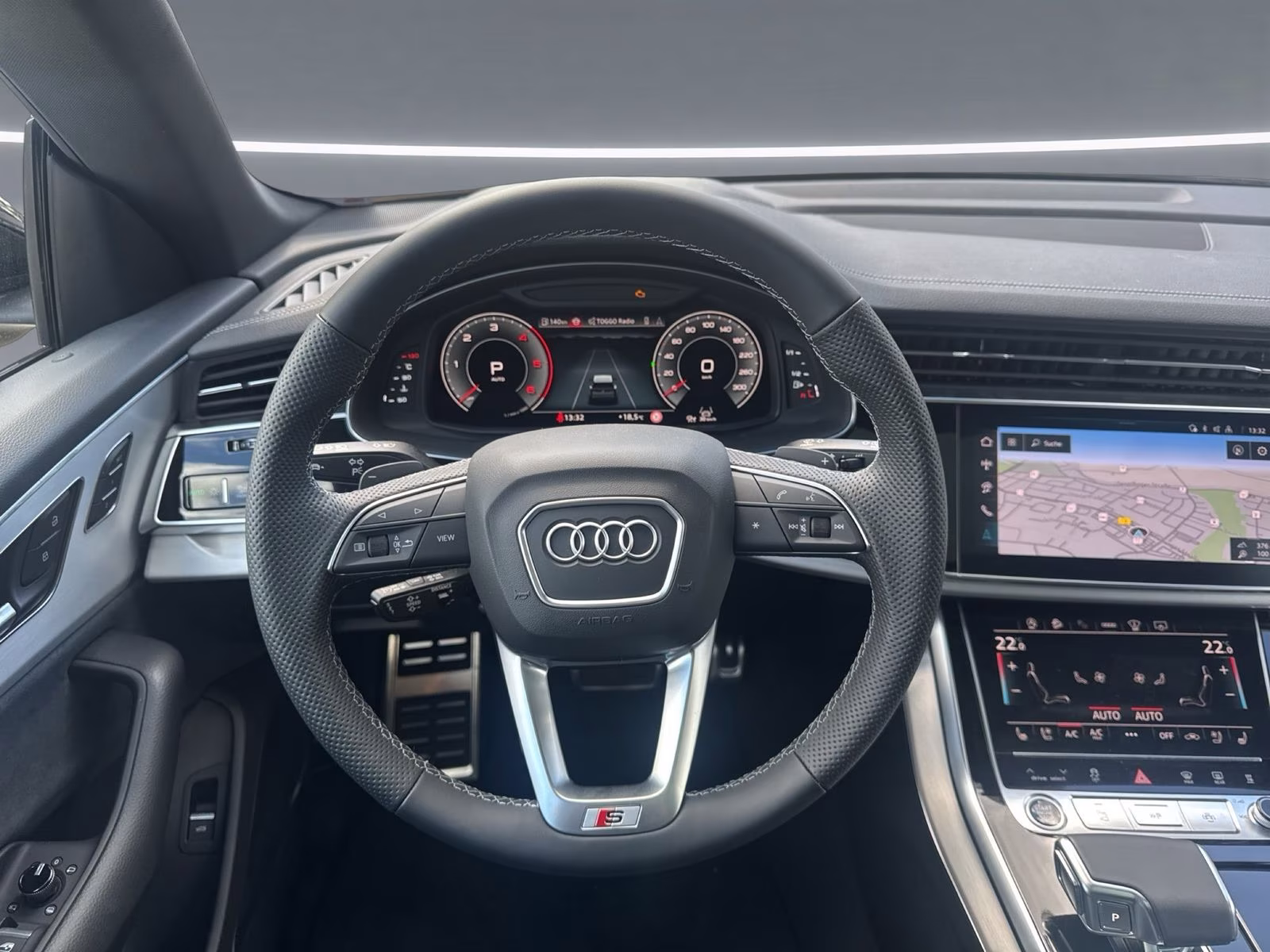 Audi Q8 TDI qu S line LASER Luft Pano AHK Allradlenk
