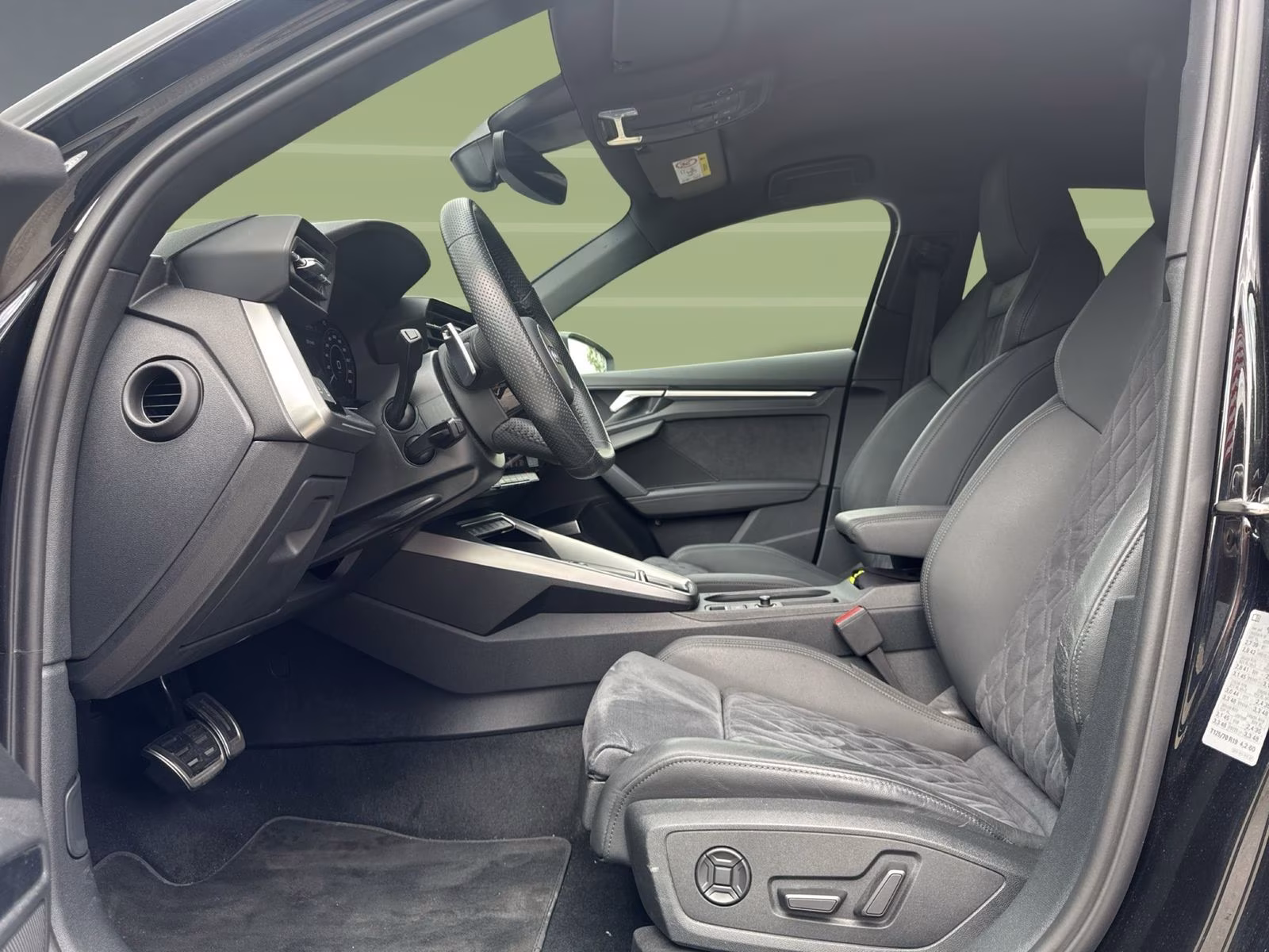 Limousine MATRIX B&amp;O RS-AGA Navi+ PDC 19"